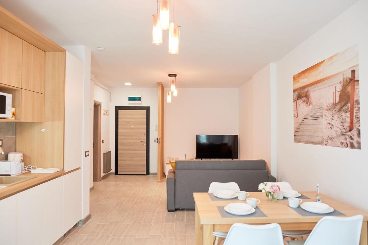 Opal Luxury Apartment 109 Spa N Pool Beach Resort Navodari Bagian luar foto